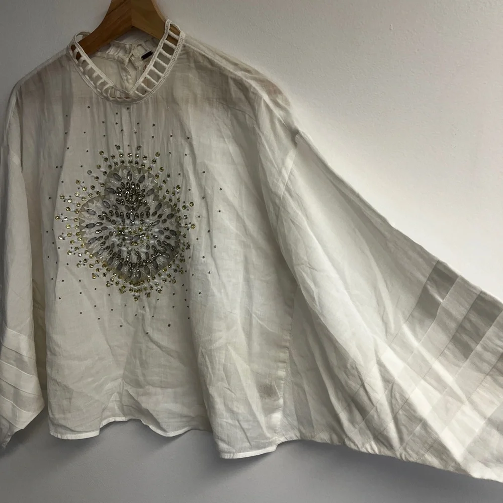 Free people white 100% cotton embellished heart top with batwing sleeves size s - Picture 3 of 6